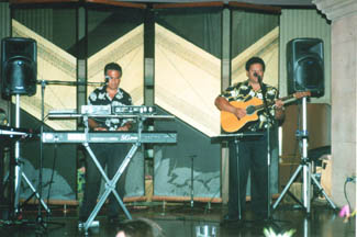 Kalehua & Saili at the Tapa Bar